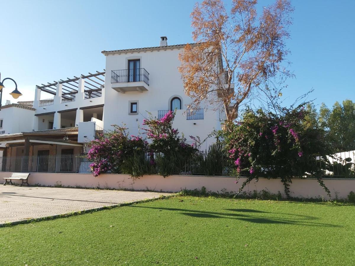 Hotel Il Faro Di Molara بورتو سان باولو المظهر الخارجي الصورة